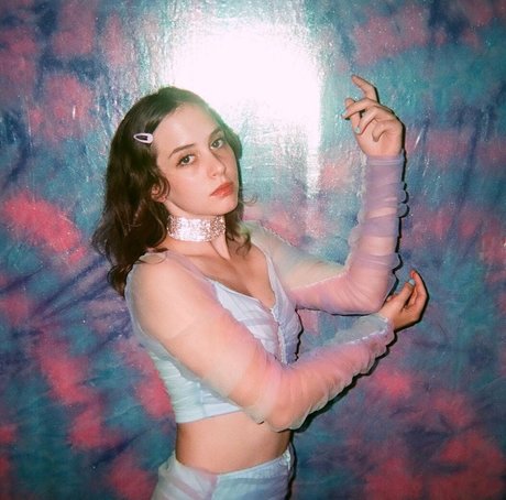 Mica Tenenbaum estrella porno en alta definición galerías