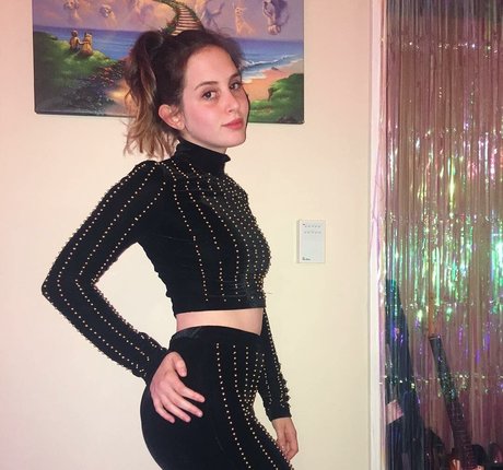 Mica Tenenbaum actriz de desnudos foto