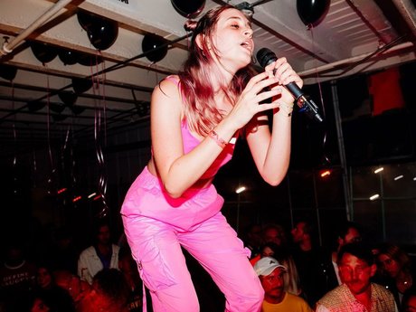 Mica Tenenbaum actriz libre foto