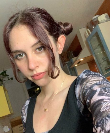 Mica Tenenbaum estrella porno desnuda foto