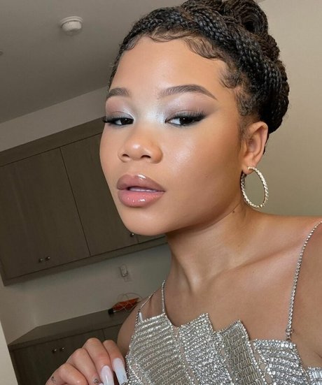 Storm Reid libre de estrellas archivo