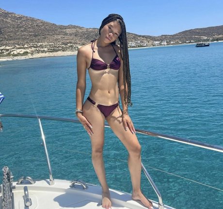 Storm Reid estrella porno atractiva recopilación