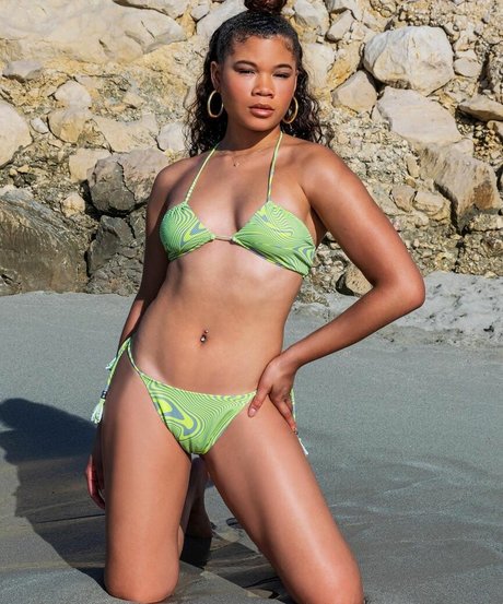 Storm Reid modelo exclusivo recopilación