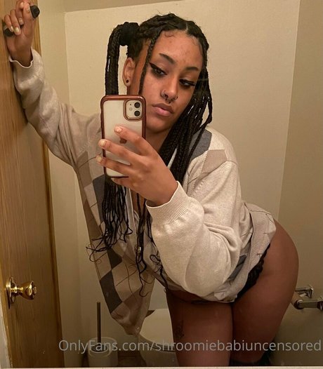 shroomiebabiuncensored modelo sexy galería