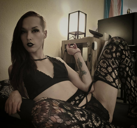 MissRedline estrella porno atractiva fotos