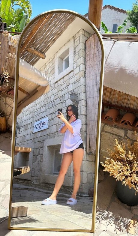 Atavratmiyav estrella erótica fotos