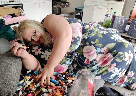 doughbellygirl modelo gratis foto