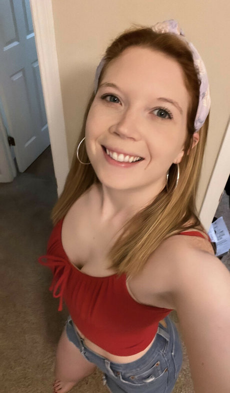 Peachy Noel modelo desnudo imágenes