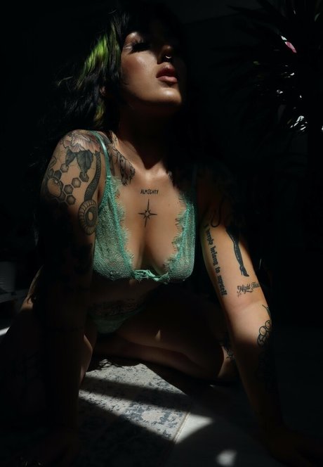 mimialmighty modelo de alta definición imagen