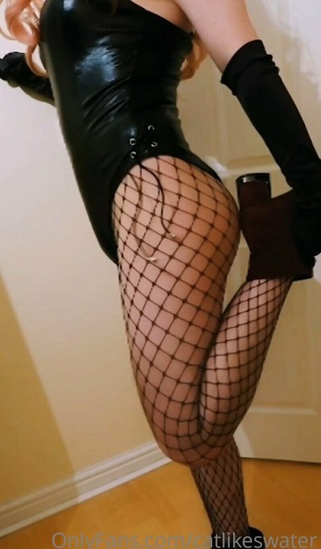 Cat Likes Water estrella porno gratis imagen