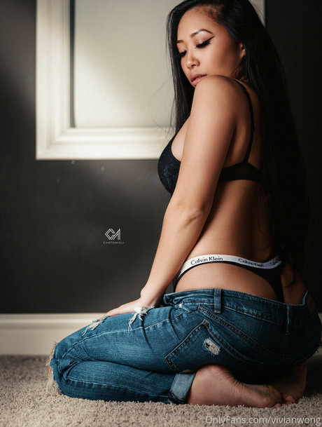 Vivian Wong actriz desnuda galerías