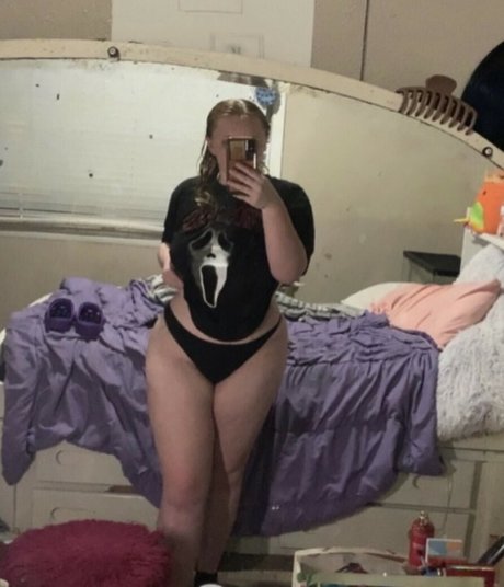 yourstrulysav estrella porno sexy foto