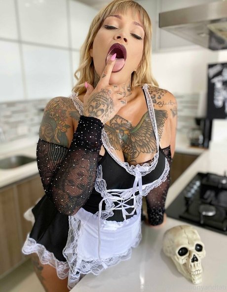 monyz modelo libre archivo