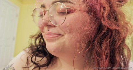 Devilbabyblues actriz de desnudos foto