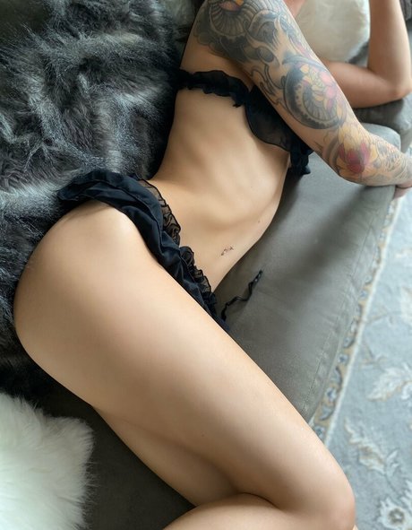 elitaopsfree estrella desnuda foto