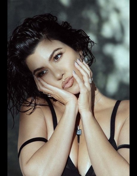Kourtney Kardashian modelo exclusivo imágenes