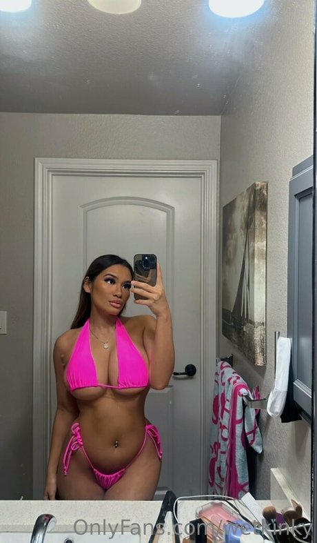 wetkinky modelo imagen