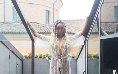 Rikae Crisi hermosa actriz fotos