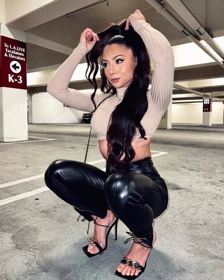 Ashley Nocera modelo de arte galería