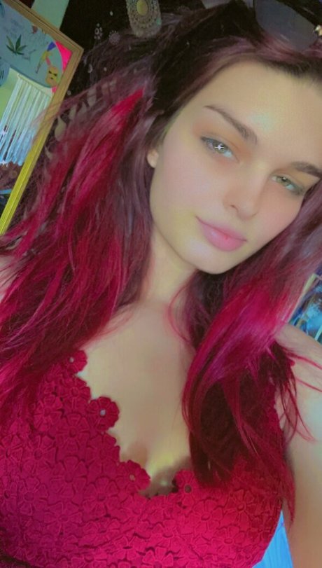 Asia Belle actriz atractiva imagen