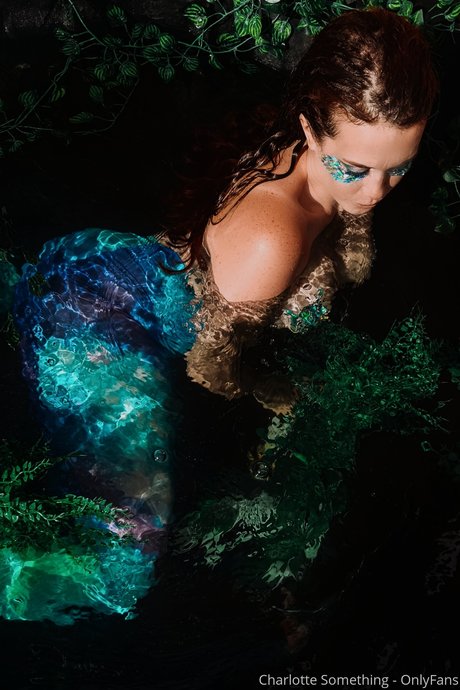 Charlotte Something hermosa estrella galerías