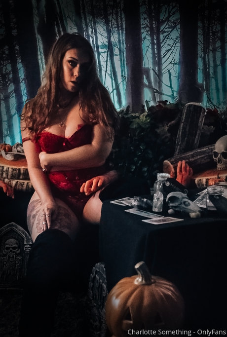 Charlotte Something estrella de alta definición fotos