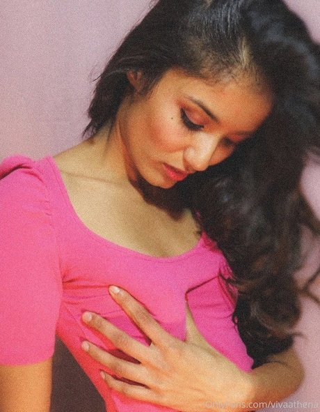 Viva Athena modelo libre imágenes