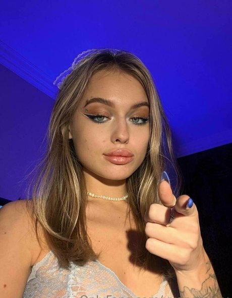 rubia natural onlyfans bastante desnuda galería