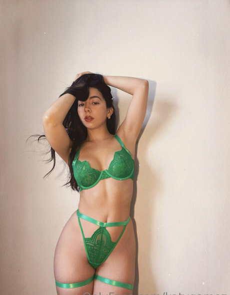 Katy Gamez modelo adulto fotos