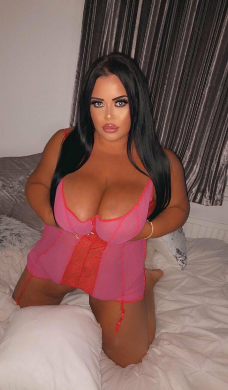 Curvykb estrella porno exclusiva imagen