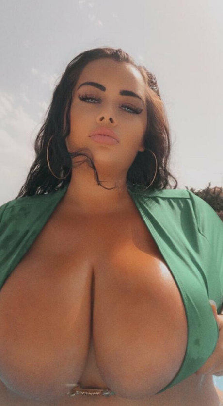 Curvykb estrella porno bonita galería