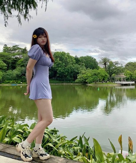 ZhouYiQin estrella porno hermosa galería