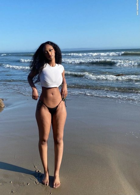 Solaya Ismail sexo modelo galería