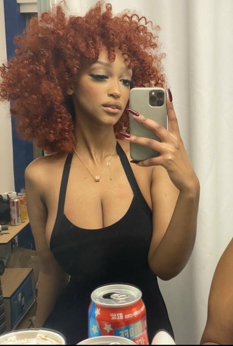 Solaya Ismail modelo gratis imágenes