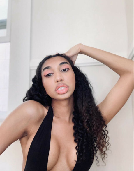 Alyssa Cova estrella de alta calidad fotos