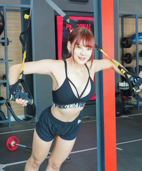 Beeko Pinknavy modelo agradable galería