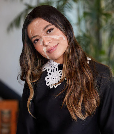 tetas caídas onlyfans arriba desnudo foto