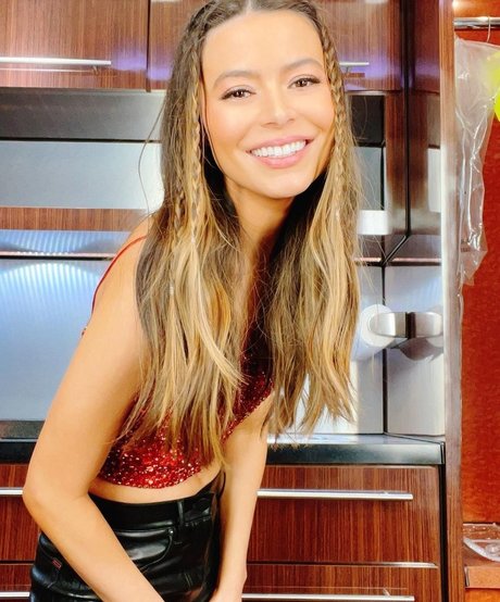 Miranda Cosgrove estrella porno perfecta recopilación