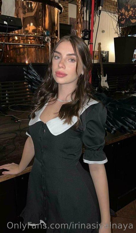 irinasivalnaya modelo desnudo imagen