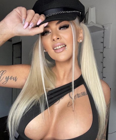 Deminecka modelo hermosa imágenes