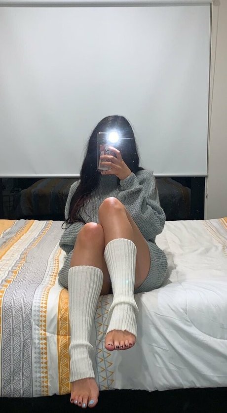 unigirlfeet modelo atractivo archivo