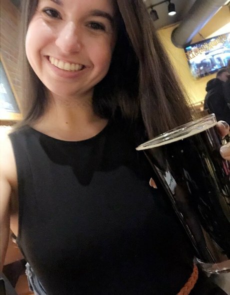 nerd de tetas grandes onlyfans pornográfico foto