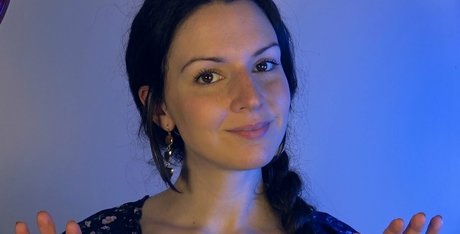 Lady ASMR estrella porno atractiva galería