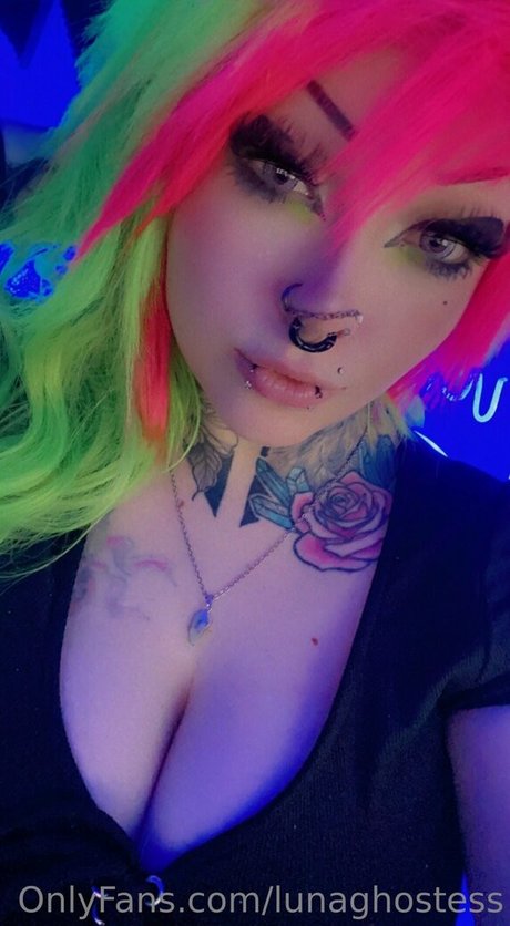 Luna Ghostess estrella desnuda galería