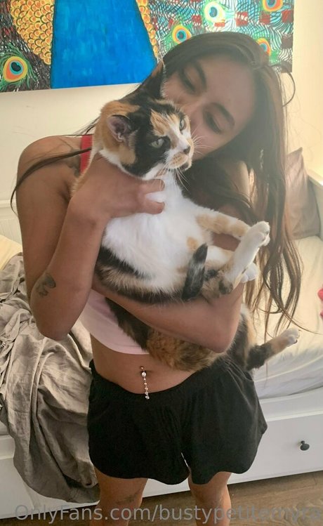 bustypetitemyra estrella perfecta foto