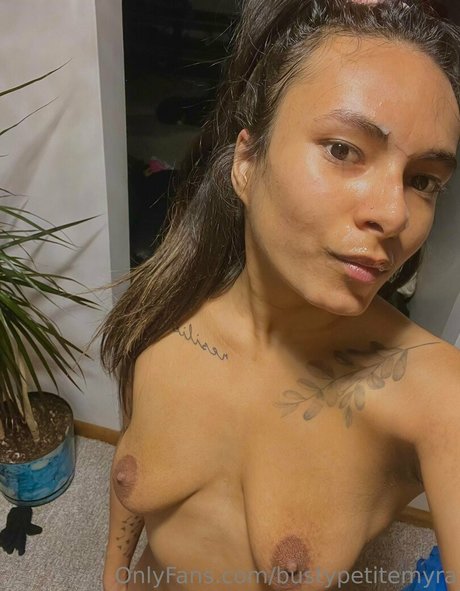 bustypetitemyra estrella porno hermosa archivo