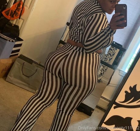 lolabooty111122 arte modelo galería