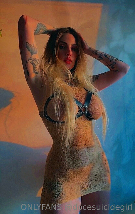 Doce Suicide estrella desnuda galería