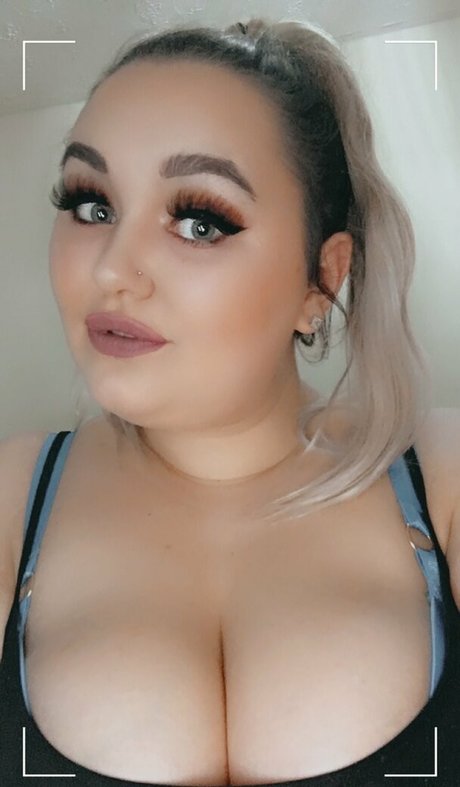 btattooed angel modelo bonita fotos