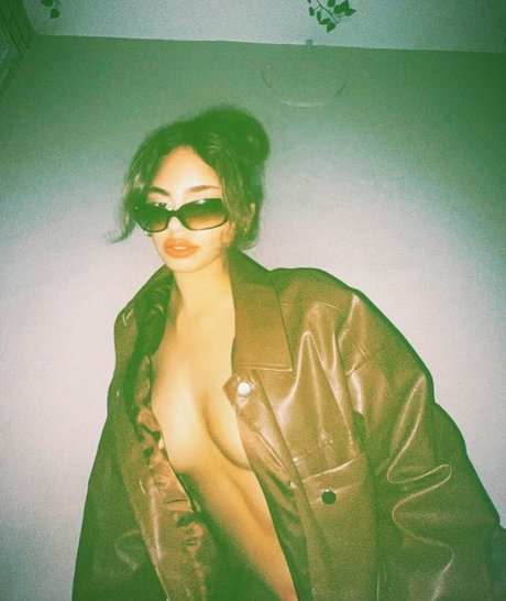 Asi Mizrahi modelo erótico imágenes